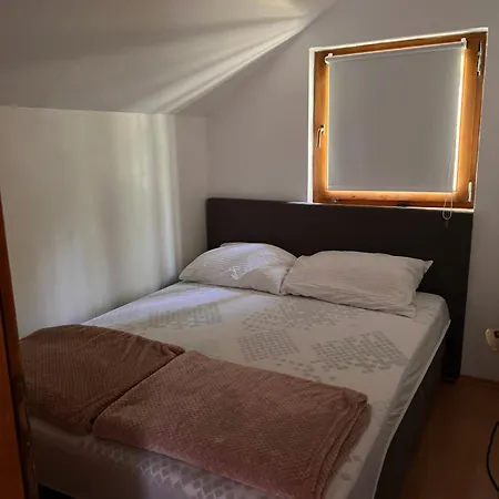 Sa Bazenom Lily * Konjic