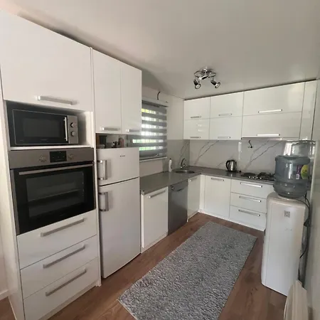 Sa Bazenom Lily Vila *