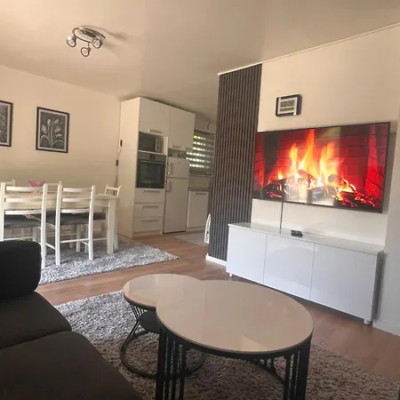 Villa Sa Bazenom Lily *