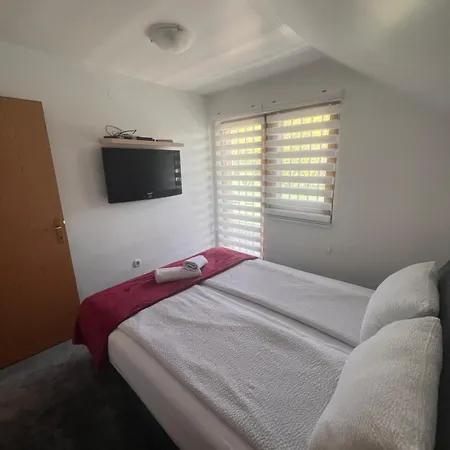 Sa Bazenom Lily Villa Konjic
