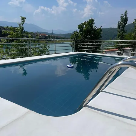 Villa Sa Bazenom Lily
