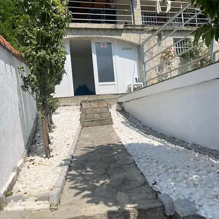 Sa Bazenom Lily Villa