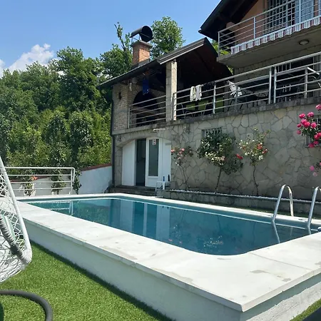 Sa Bazenom Lily Villa *