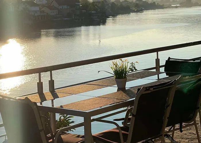 Vila Sa Bazenom Lily Konjic