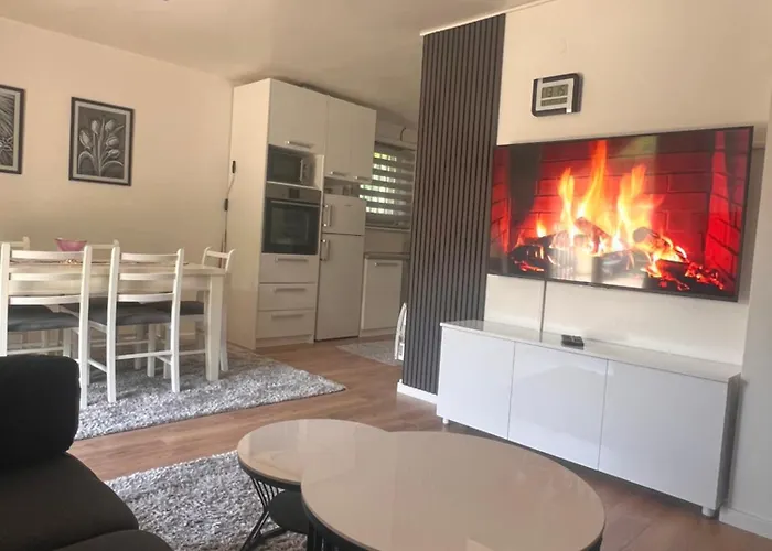 Vila Sa Bazenom Lily *