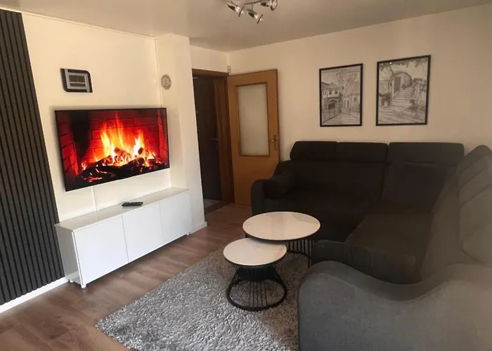 Sa Bazenom Lily Vila *